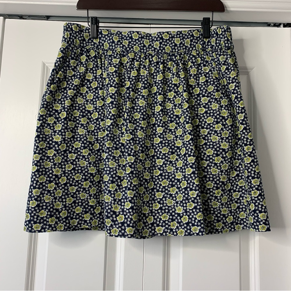 LOFT Navy and Yellow Floral A-Line/Swing Mini Skirt Size US M.